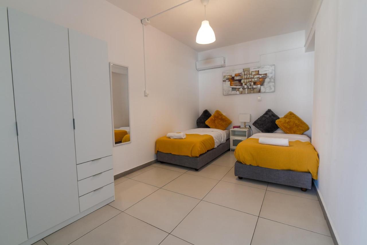 Jana'S 2-Br Apartment In Larnaca Luaran gambar