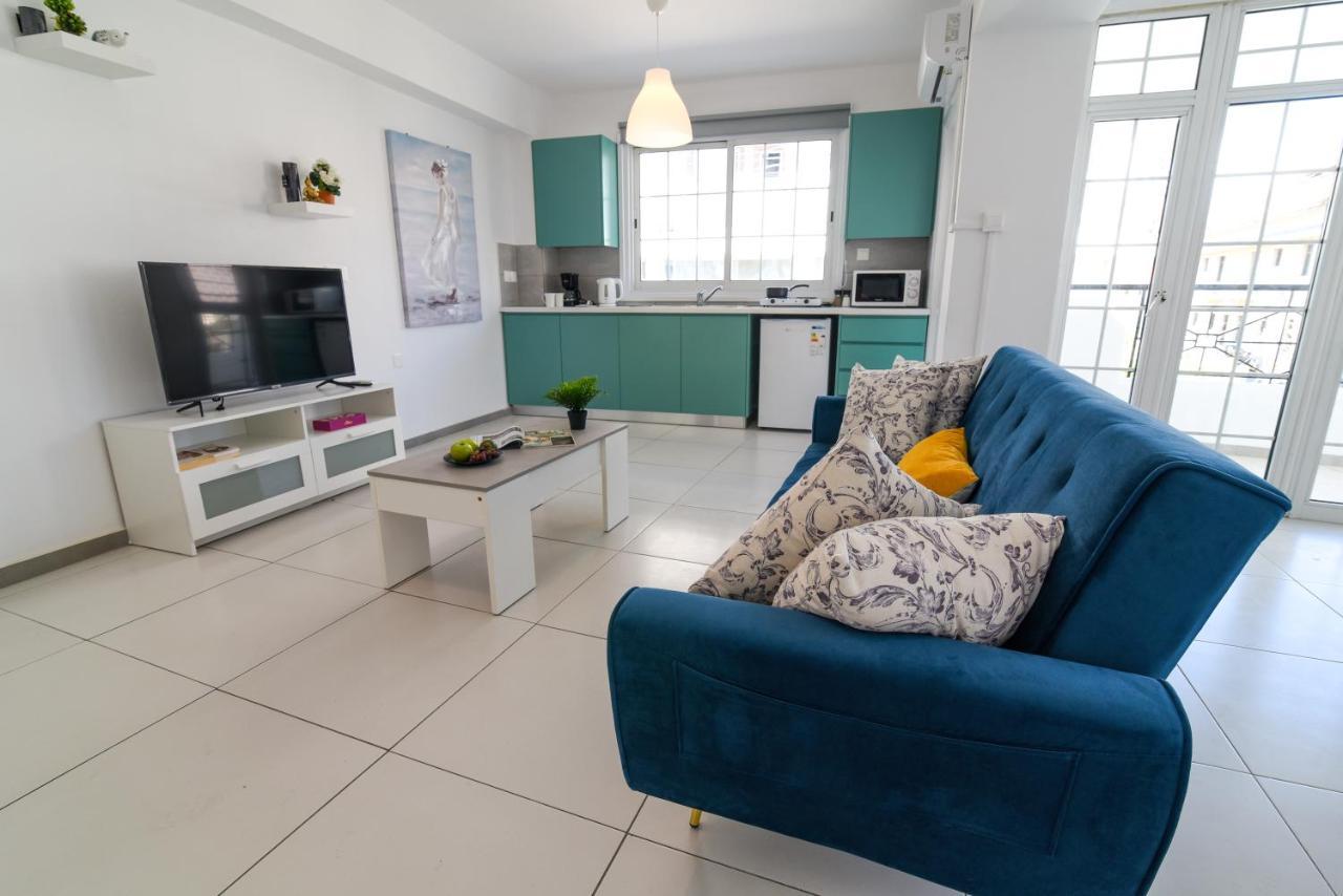 Jana'S 2-Br Apartment In Larnaca Luaran gambar