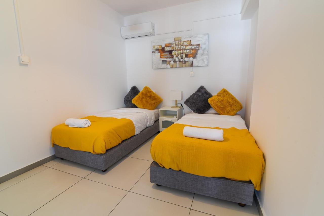 Jana'S 2-Br Apartment In Larnaca Luaran gambar